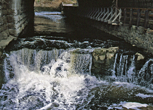tunnel-falls-02